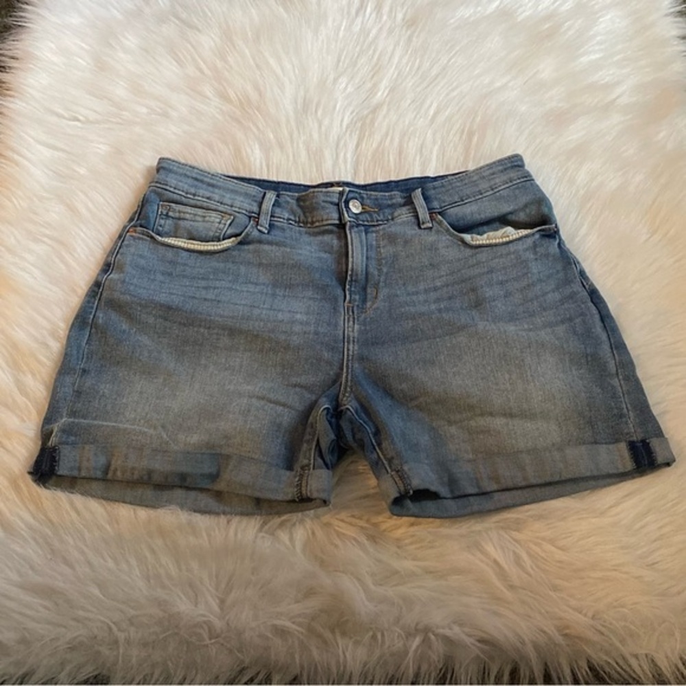 Levi’s Jean Shorts Women’s Size 10 W30‎ Mid Rise Denim Shorts Blue